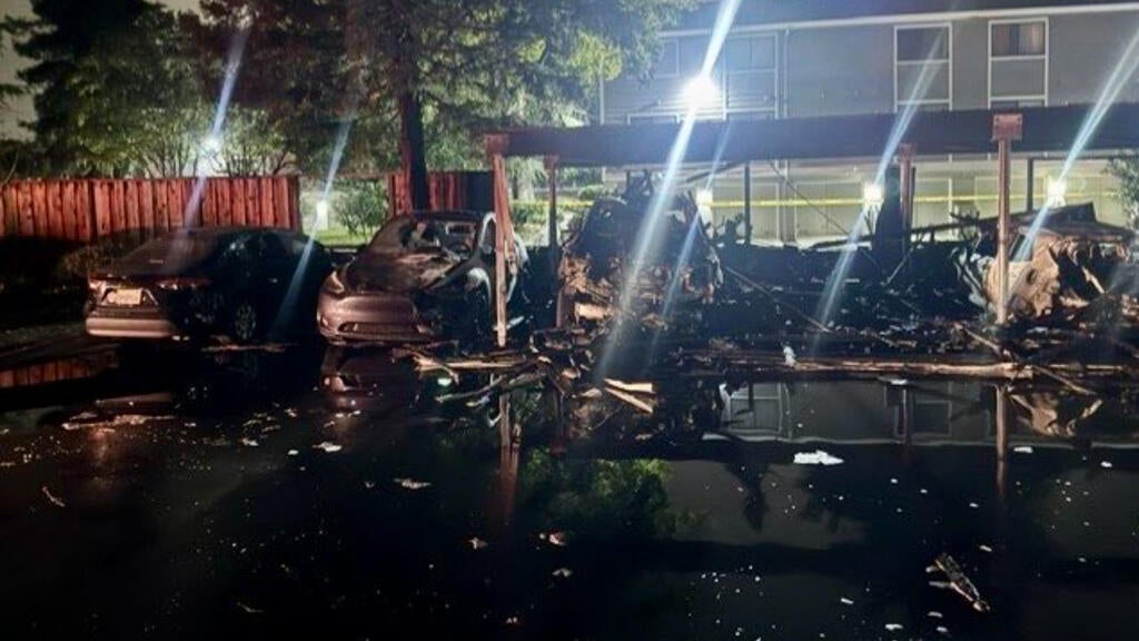 Overnight fire at San Jose housing complex damages more than 20 vehicles, carport — CBS Bay Area (KPIX), Laredo Community news