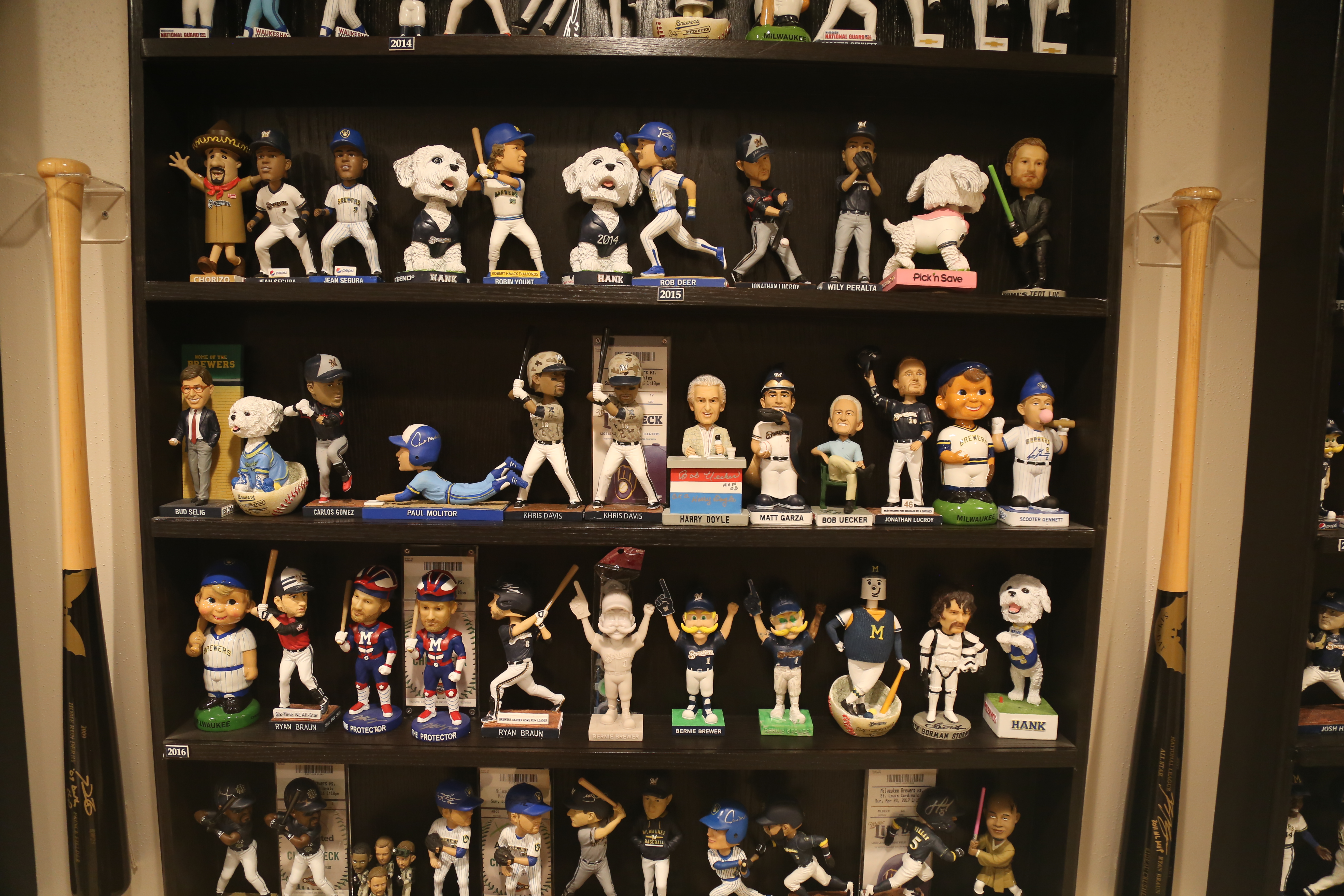 A Brewers fan has collected all 330 stadium bobblehead giveaways. 326 are autographed — TMJ4 Milwaukee