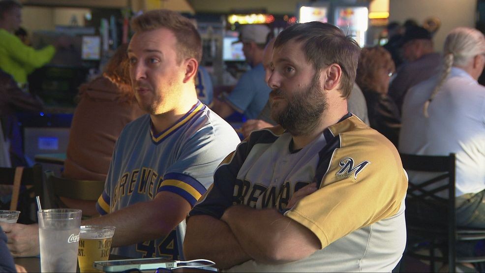 Brewers fans show World Series excitement at Stadium View — Fox 11 Green Bay Local, Laredo Sports news