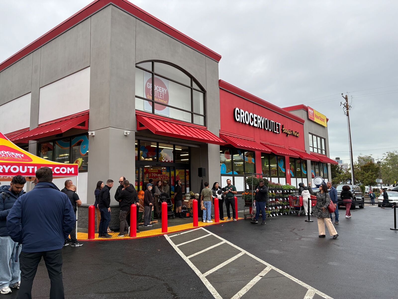 New Grocery Outlet opens in Oakland’s Eastlake neighborhood — The Oaklandside, Laredo Business news